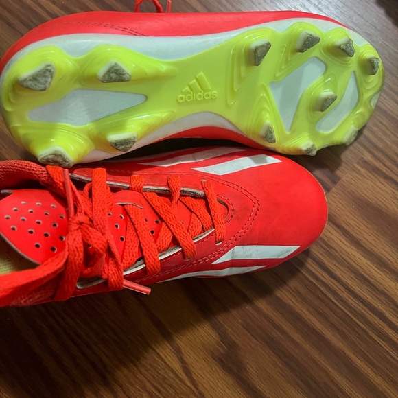 Kids soccer cleats. - Picture 2 of 4